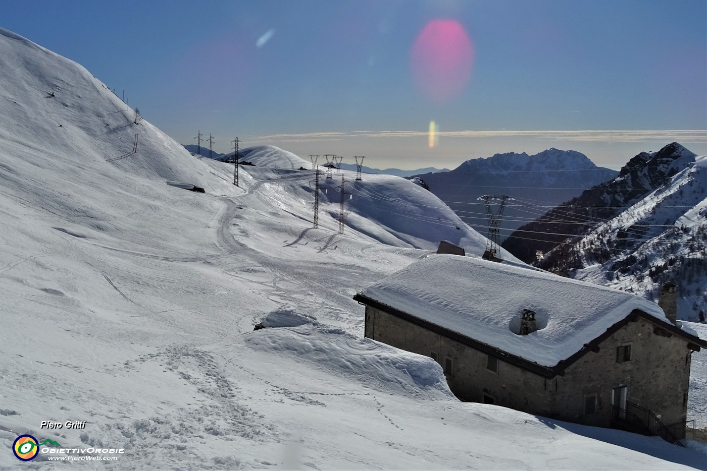 37 Salendo da Ca' San Marco al Passo sulla Via Priula sommersa dalla neve.JPG